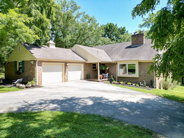 2403 Hidden Lake Cir , Columbia, TN 38401