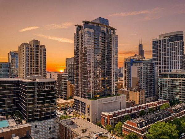 100 E 14th Street , Unit 2706, Chicago, IL 60605
