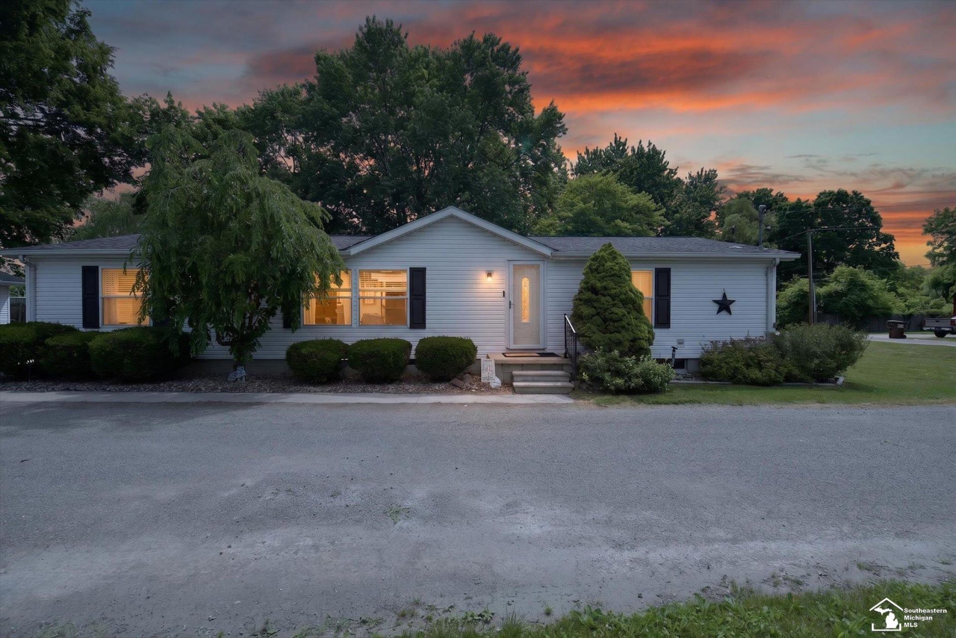 1070 Cherry Road, Temperance, MI 48182 Main Photo