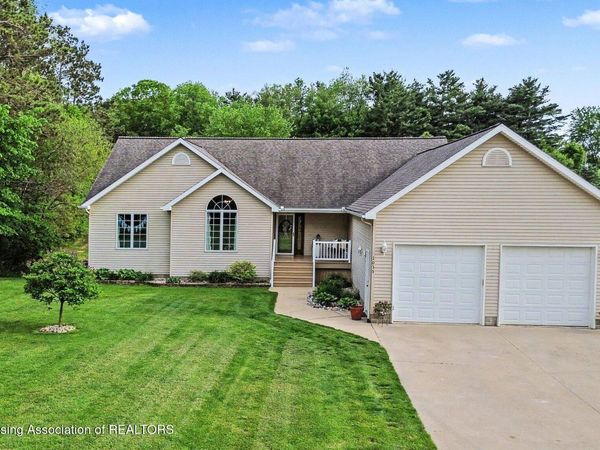 1035 Last Resort Drive, Stockbridge, MI 49285
