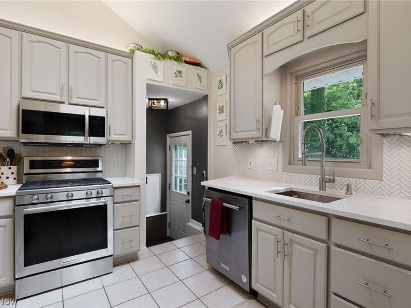 4117 Canterbury Road, North Olmsted, OH 44070 Photo 10