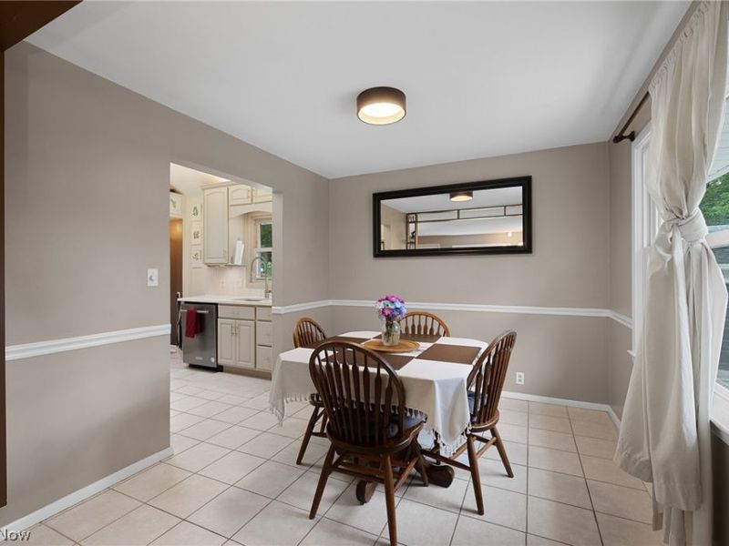 4117 Canterbury Road, North Olmsted, OH 44070 Photo 8
