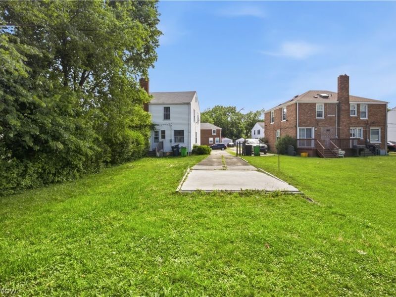 1464 E 248th Street, Euclid, OH 44117 Photo 3