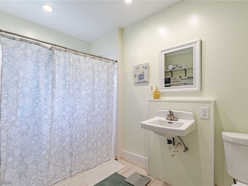 132 E 156th Street, Cleveland, OH 44110 Photo 14
