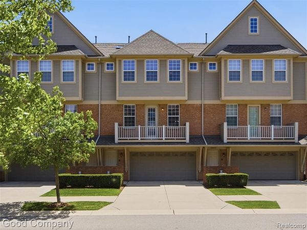 56612 Sunset Drive , Shelby Twp, MI 48316