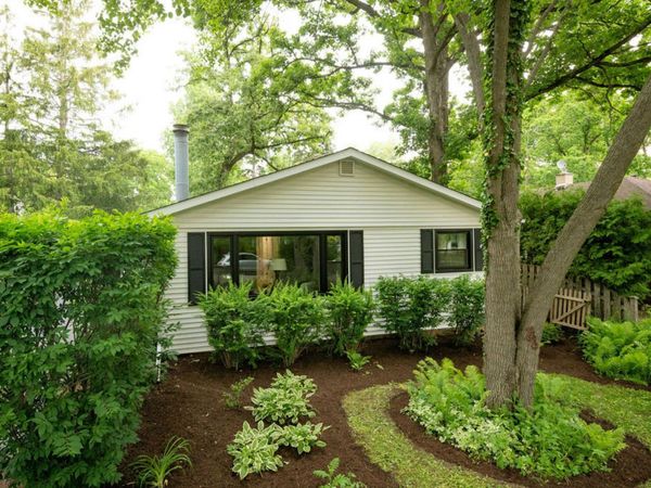 26 E Woodland Road , Lake Bluff, IL 60044