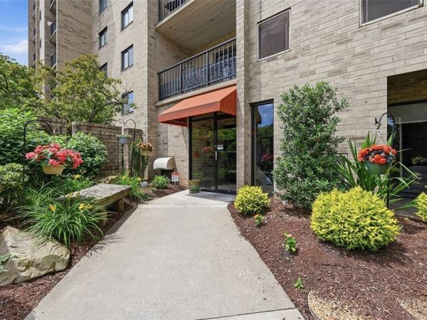 1400 Smokey Wood Dr, Unit 601, Pittsburgh, PA 15218