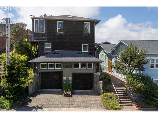 225 NW BROOK ST, Unit A, Newport, OR 97365