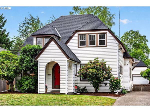 2633 NE CESAR E CHAVEZ BLVD, Portland, OR 97212