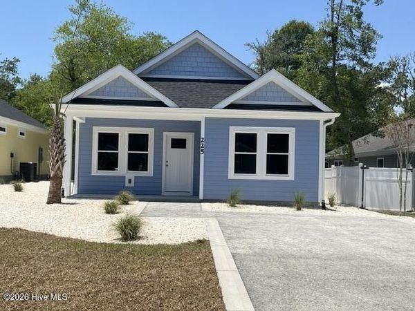 225 NE 75th Street , Oak Island, NC 28465