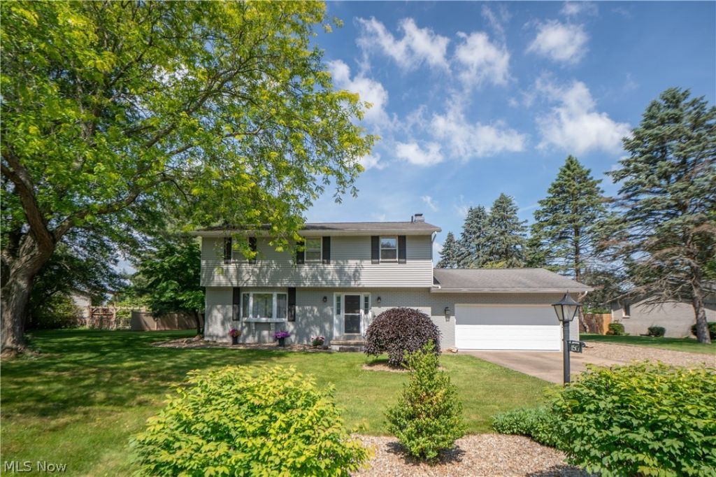 11507 Lela Avenue Nw, Uniontown, OH 44685 Main Photo