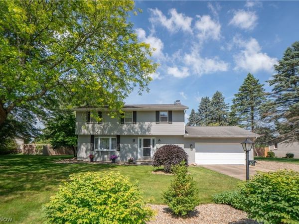 11507 Lela Avenue NW, Uniontown, OH 44685