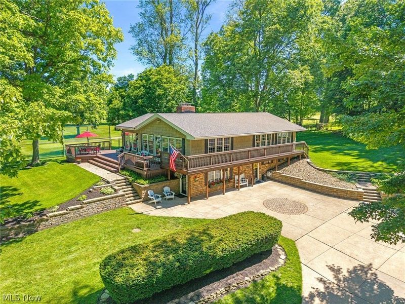 305 Hedgewood Drive, Akron, OH 44319 Photo 2