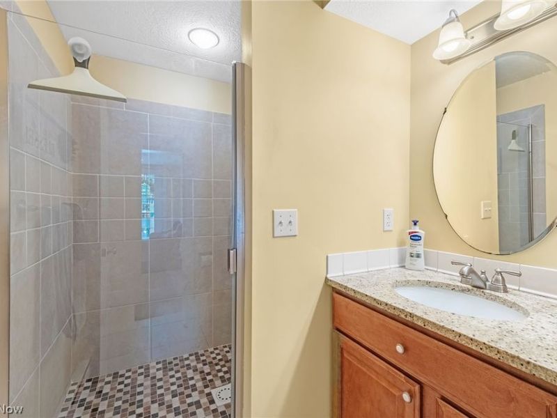 305 Hedgewood Drive, Akron, OH 44319 Photo 32