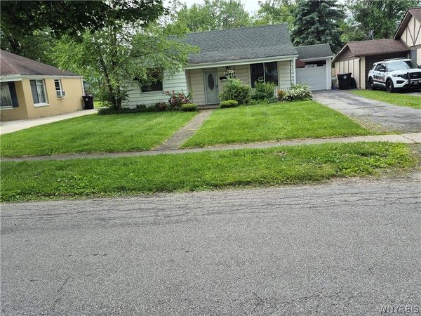 71 4th Avenue, Lancaster, NY 14086