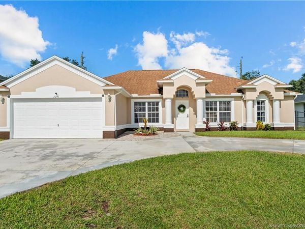 3041 SE Wake Road, Port St Lucie, FL 34984