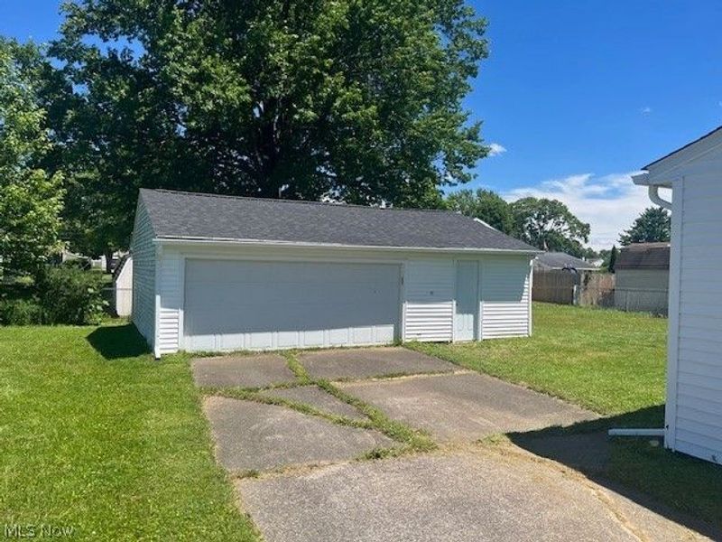 7411 Denny Drive, North Ridgeville, OH 44039 Photo 2