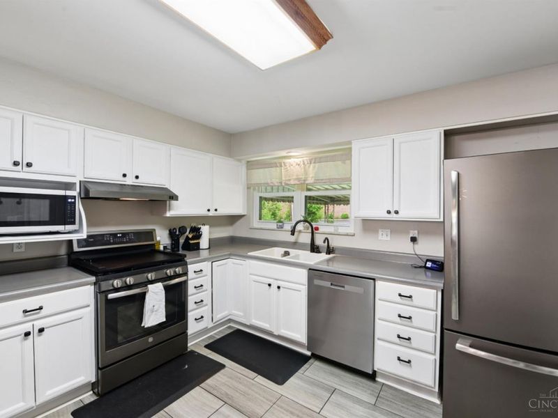 583 Stillwater Drive, Delhi Twp, OH 45238 Photo 9