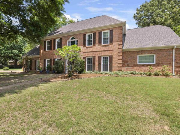 8890 RIVERWOOD FARMS PKY, Memphis, TN 38016