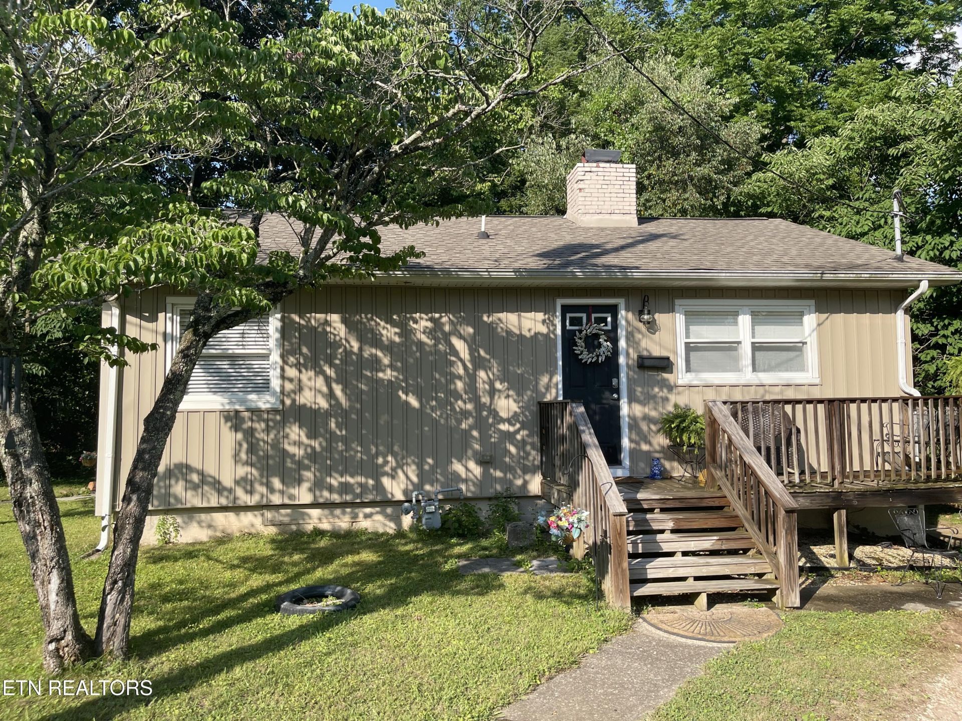 105 E Passmore Lane, Oak Ridge, TN 37830 Main Photo