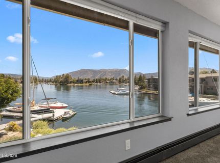 2067 Aloha Drive, South Lake Tahoe, CA 96150 Photo