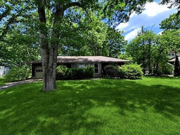 33 Summit Drive , Smithtown, NY 11787