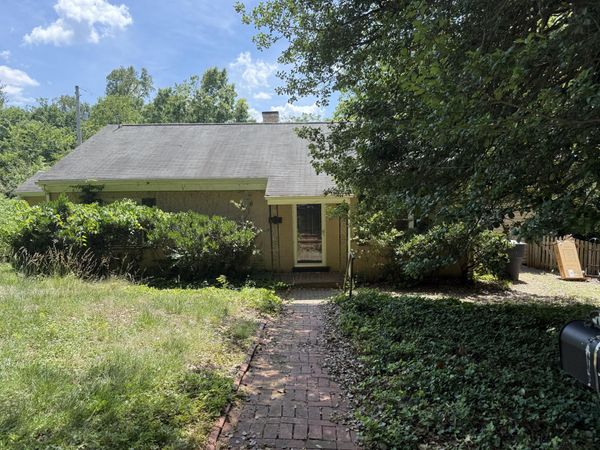 2239 Woodcliff RD SE, Roanoke, VA 24014