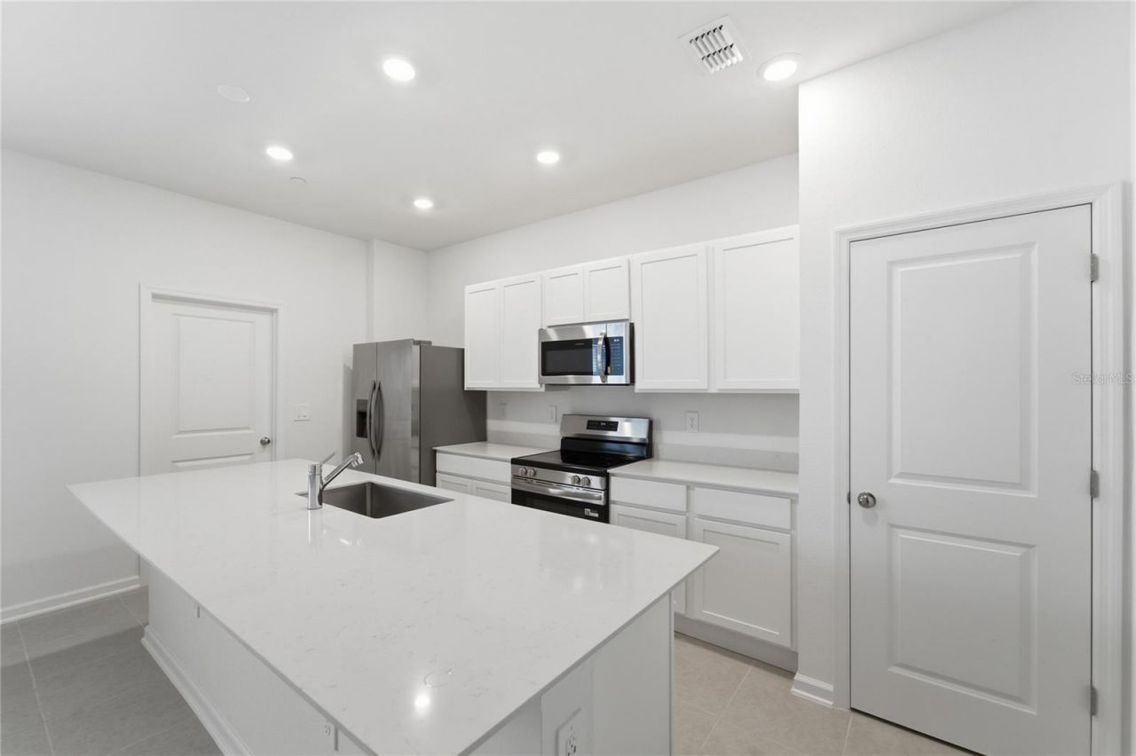 2140 Rider Rain Lane, Apopka, FL 32703 Photo
