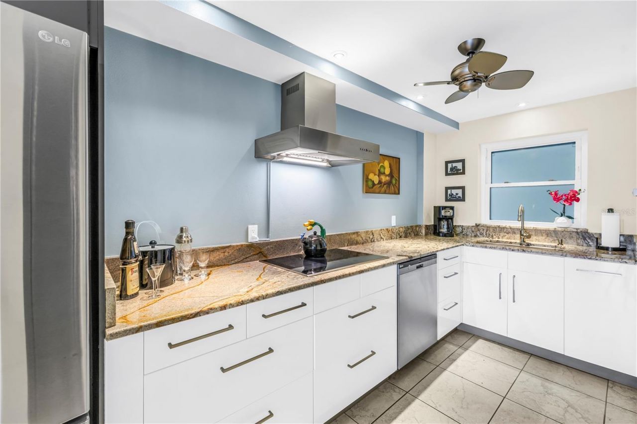 1100 N Shore Drive Ne, Unit 307, Saint Petersburg, FL 33701 Photo