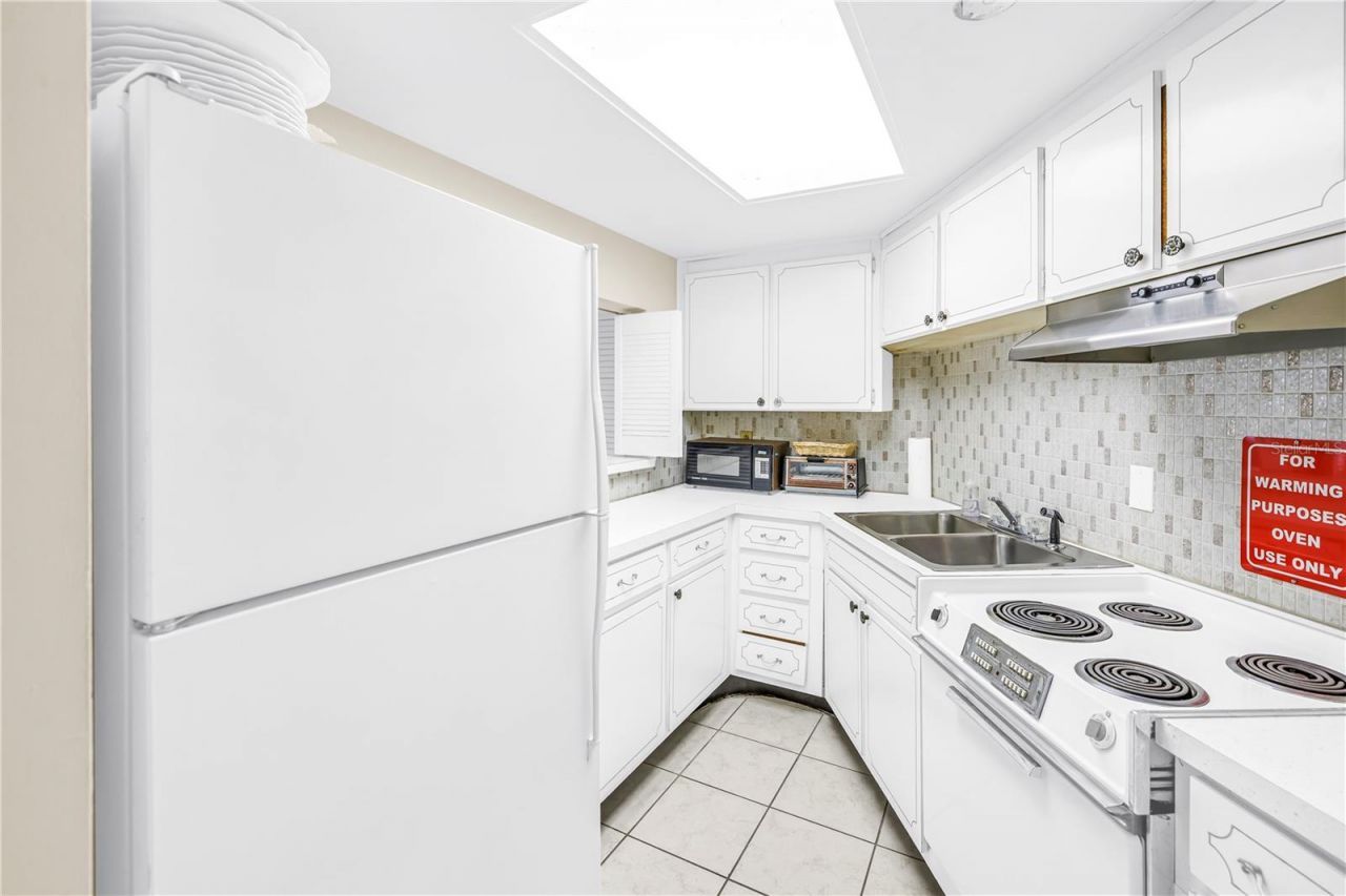 1100 N Shore Drive Ne, Unit 307, Saint Petersburg, FL 33701 Photo