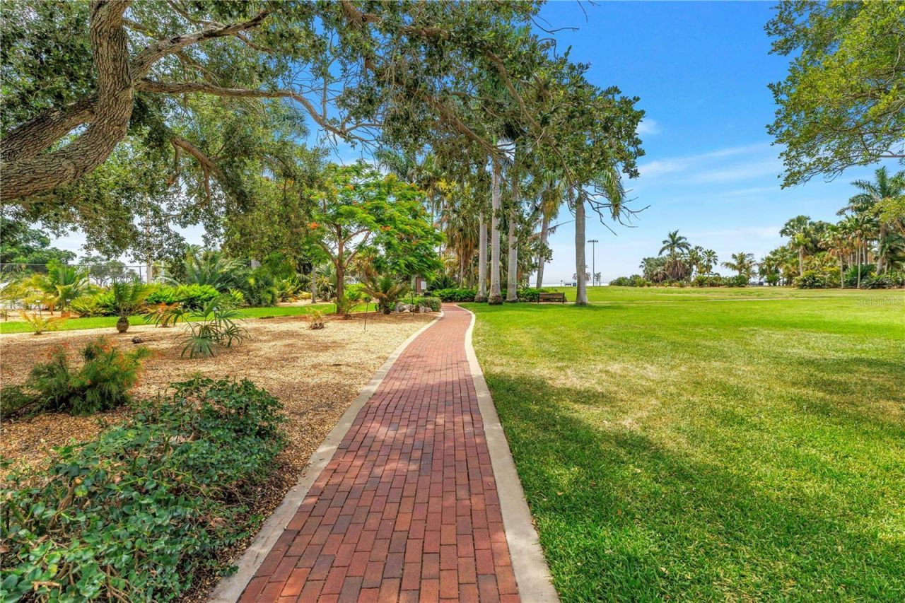 1100 N Shore Drive Ne, Unit 307, Saint Petersburg, FL 33701 Photo