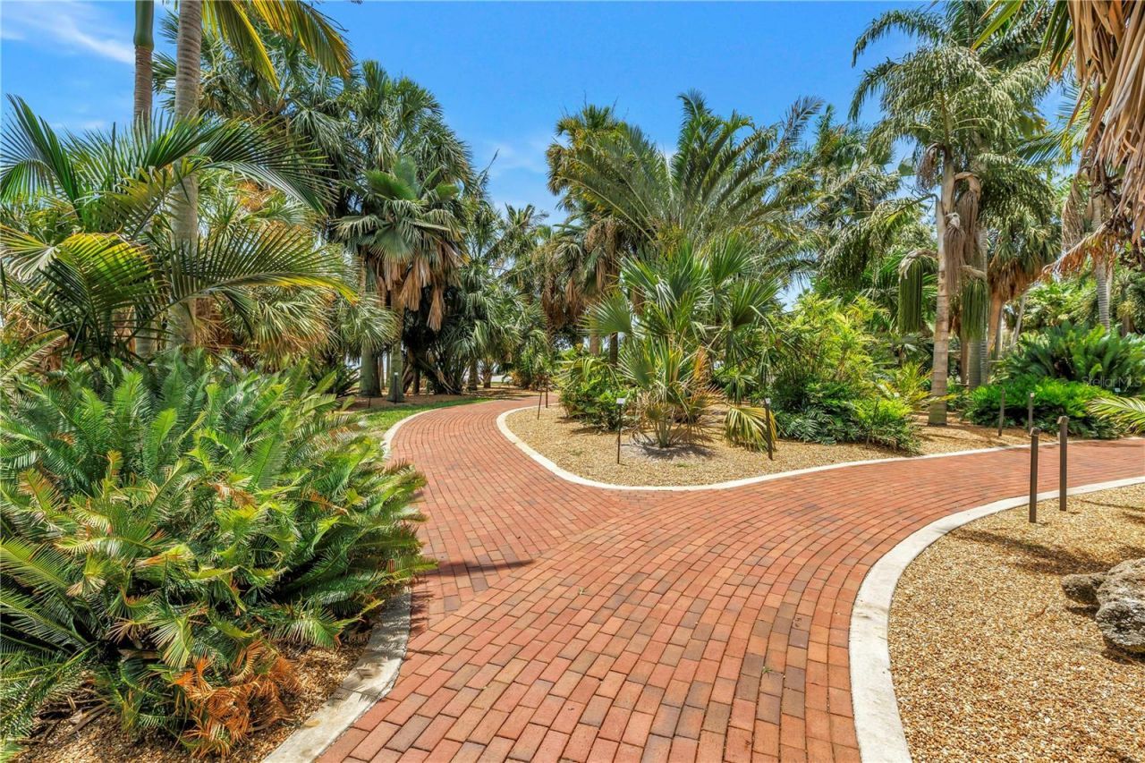 1100 N Shore Drive Ne, Unit 307, Saint Petersburg, FL 33701 Photo