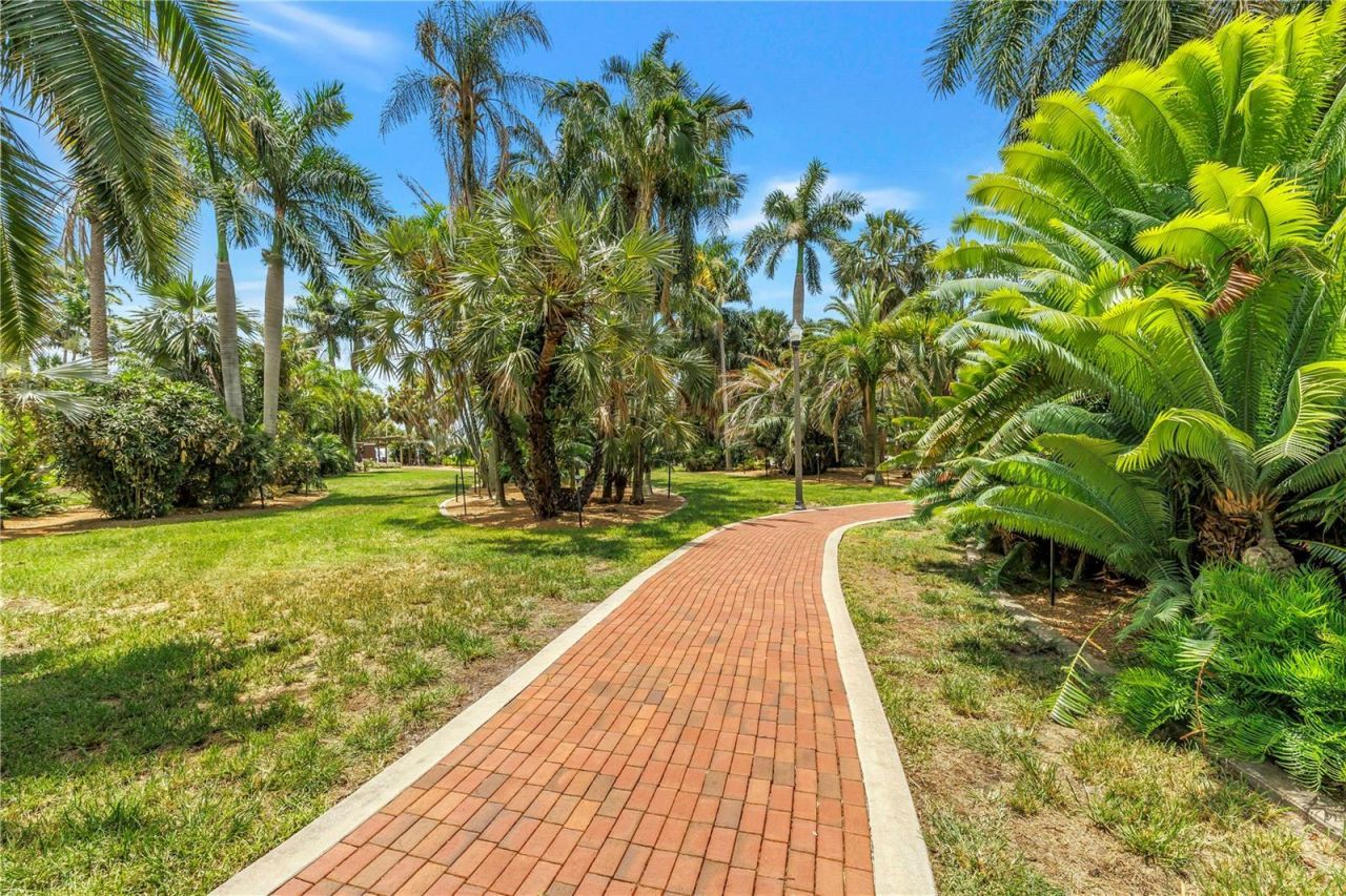 1100 N Shore Drive Ne, Unit 307, Saint Petersburg, FL 33701 Photo
