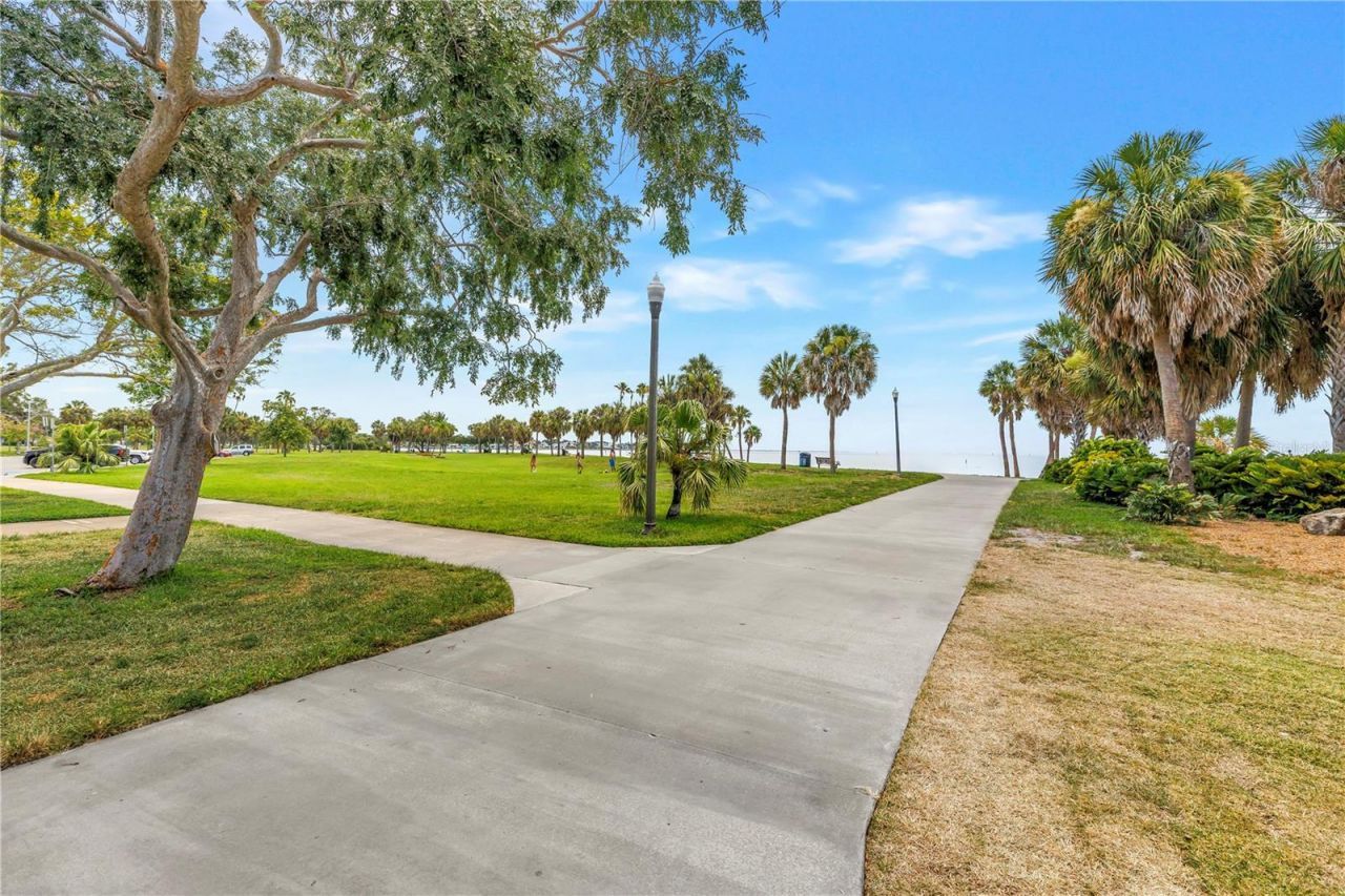 1100 N Shore Drive Ne, Unit 307, Saint Petersburg, FL 33701 Photo