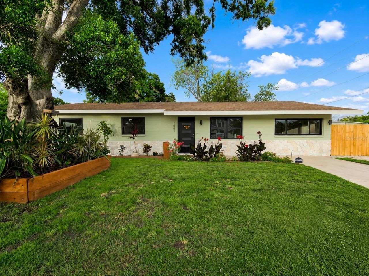 7001 59th Street N, Pinellas Park, FL 33781 Main Photo