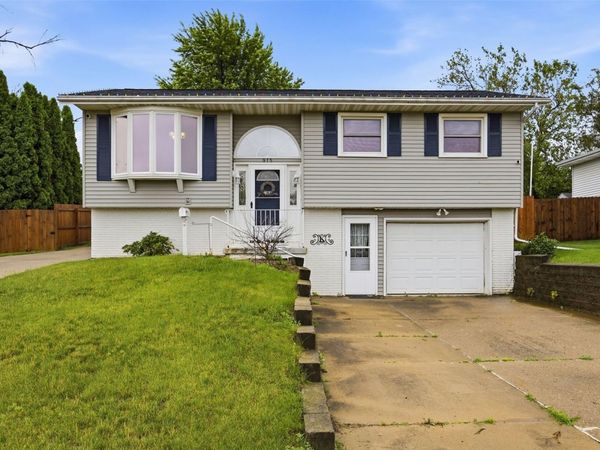 915 Krumboltz Drive , Marion, IA 52302