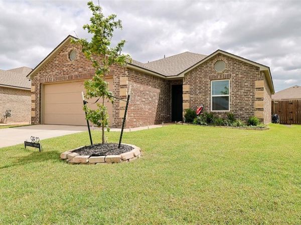 9812 Saddle Drive, Yukon, OK 73099