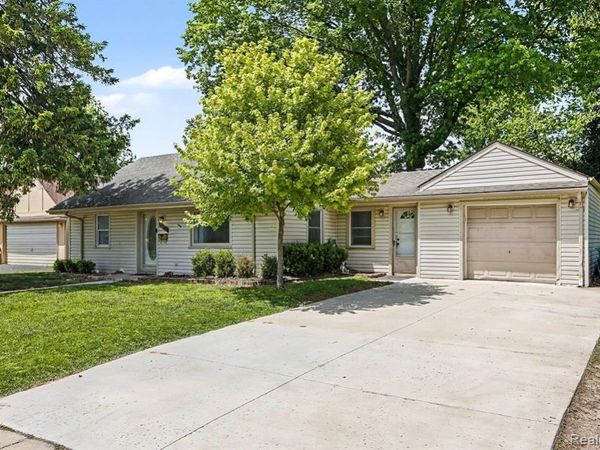 30212 Beechwood Street, Garden City, MI 48135