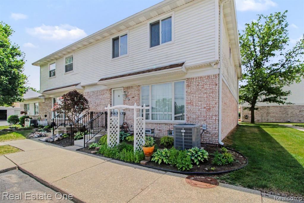 37735 Colonial Drive N, Westland, MI 48185 Main Photo