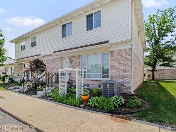 37735 Colonial Drive N, Westland, MI 48185