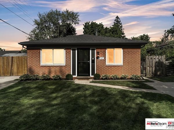 4737 Glenis Street , Dearborn Heights, MI 48125