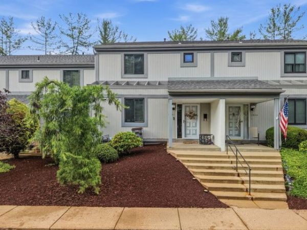 1561 Pinehurst, Pittsburgh, PA 15241
