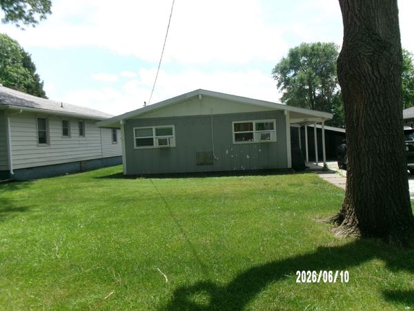 423 W Chestnut Street , Hoopeston, IL 60942