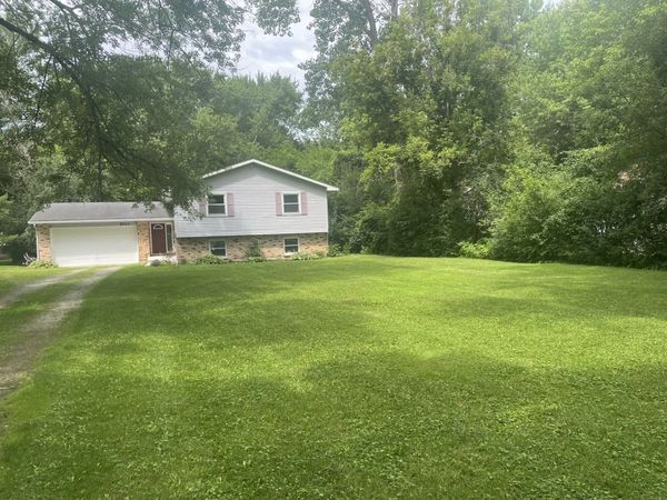 8421 Hickory Nut Grove Road, Cary, IL 60013