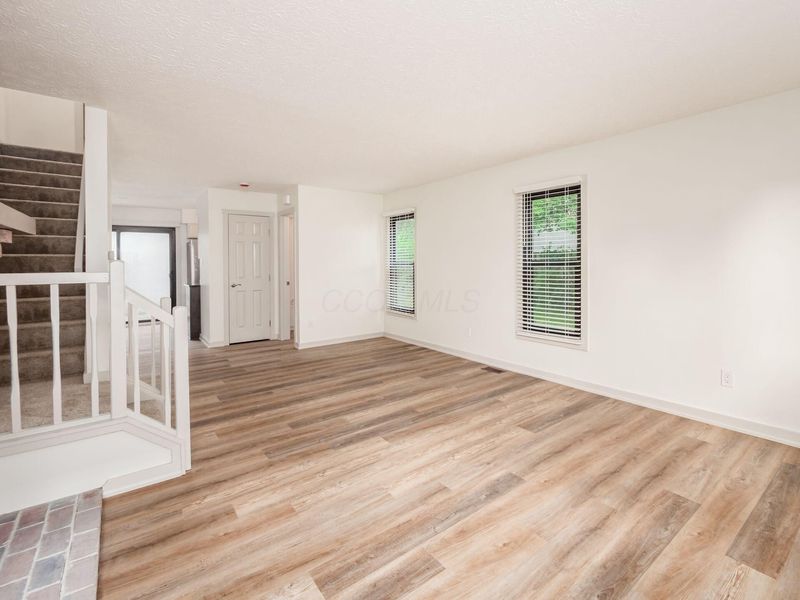406 Edinburgh Road , Dublin, OH 43017 Photo 5