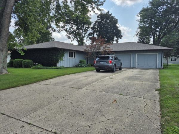 627 Shadycrest Drive, Kewanee, IL 61443