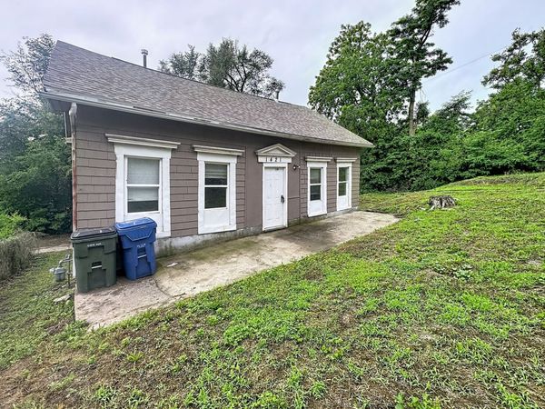 1421 W 10th Street , Davenport, IA 52804