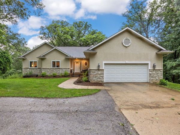 4020 Riverview Lane NE, Iowa City, IA 52240