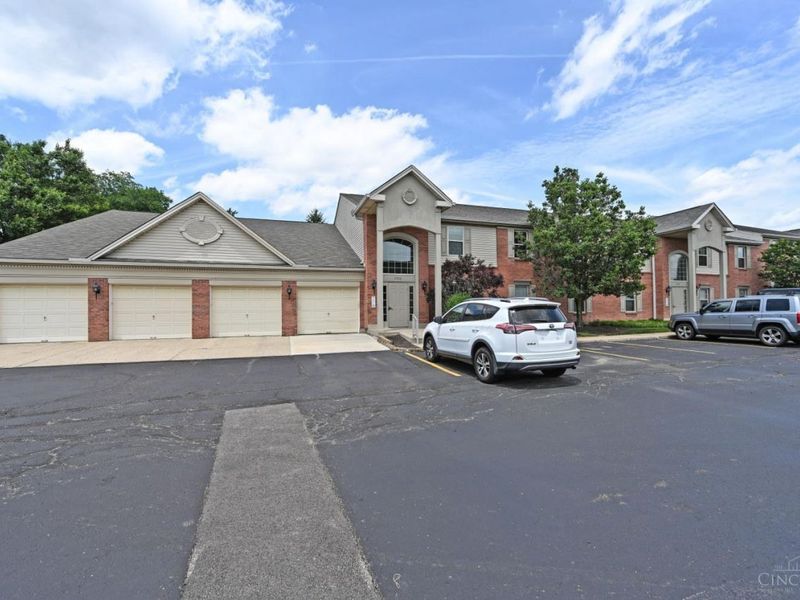 5370 Meadow Walk, Unit 1B, Cincinnati, OH 45247 Photo 2