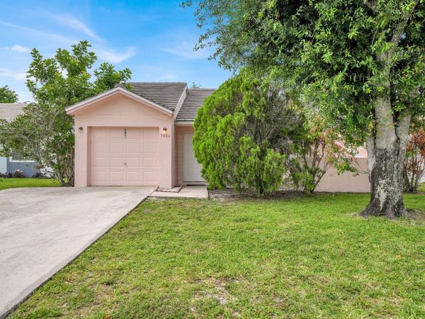 5864 Strawberry Lakes Circle, Lake Worth, FL 33463
